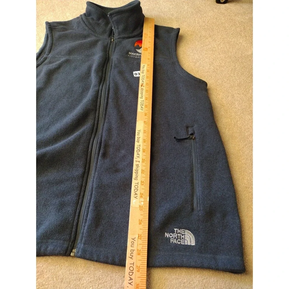 The‎ North Face Vest Man XL Gray Knit Vest Full Zip Outdoors Hiking Warm Comfy